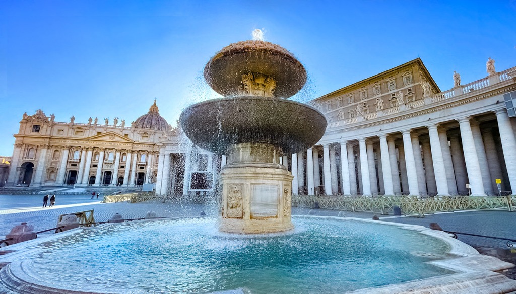Fountains of St Peter's Square in Rome luxury tours RomeCabs