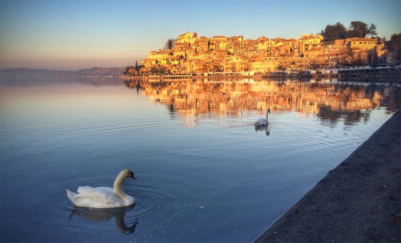 Swan Lake - Bracciano Lake tour with Rome Cabs